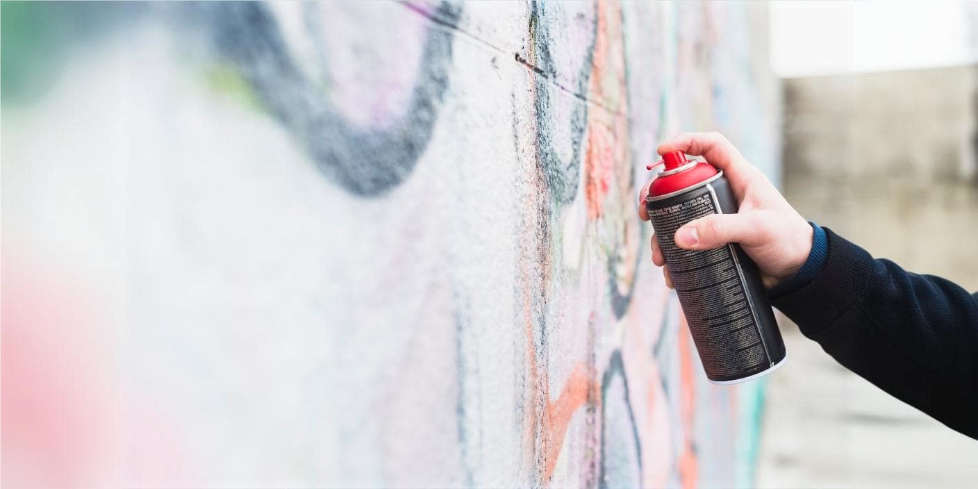 Graffiti sur un mur en ville